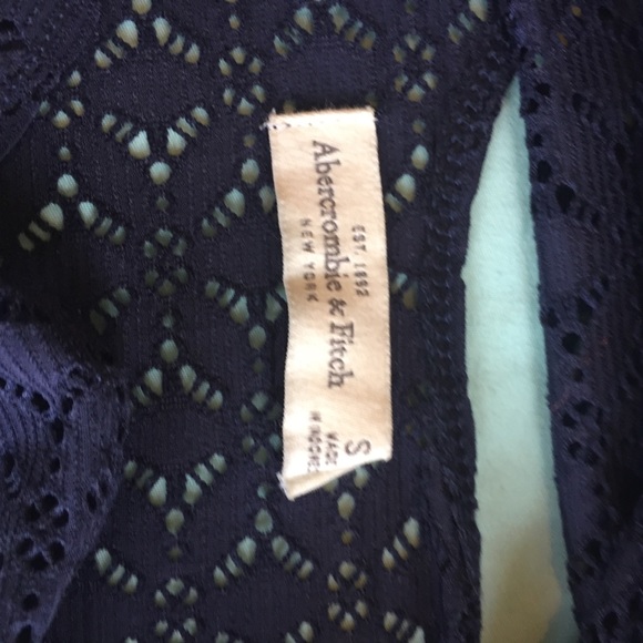 SOLD! Abercrombie & Fitch laser cut crop top, worn once! - Picture 4 of 5